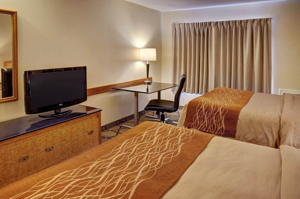 Comfort Inn Kirkland Lake Exteriör bild