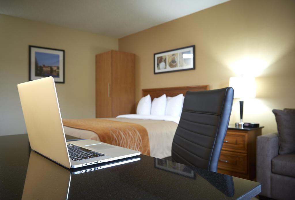 Comfort Inn Kirkland Lake Exteriör bild