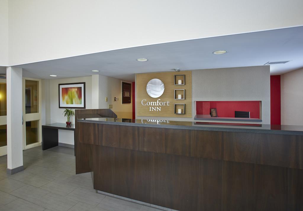 Comfort Inn Kirkland Lake Exteriör bild