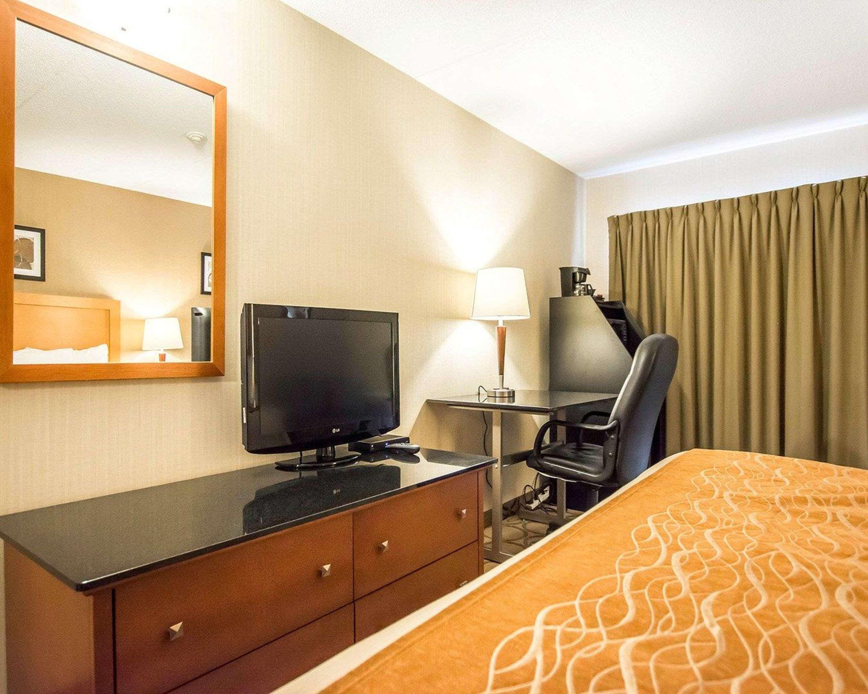 Comfort Inn Kirkland Lake Exteriör bild