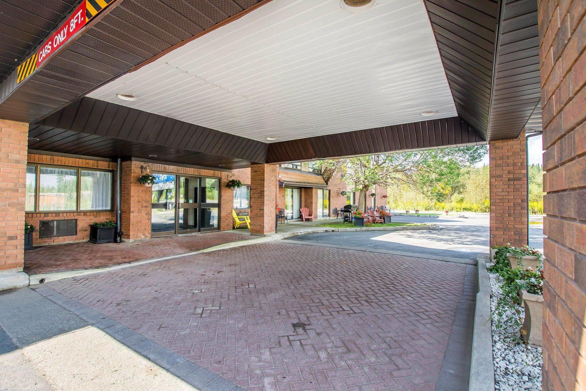 Comfort Inn Kirkland Lake Exteriör bild