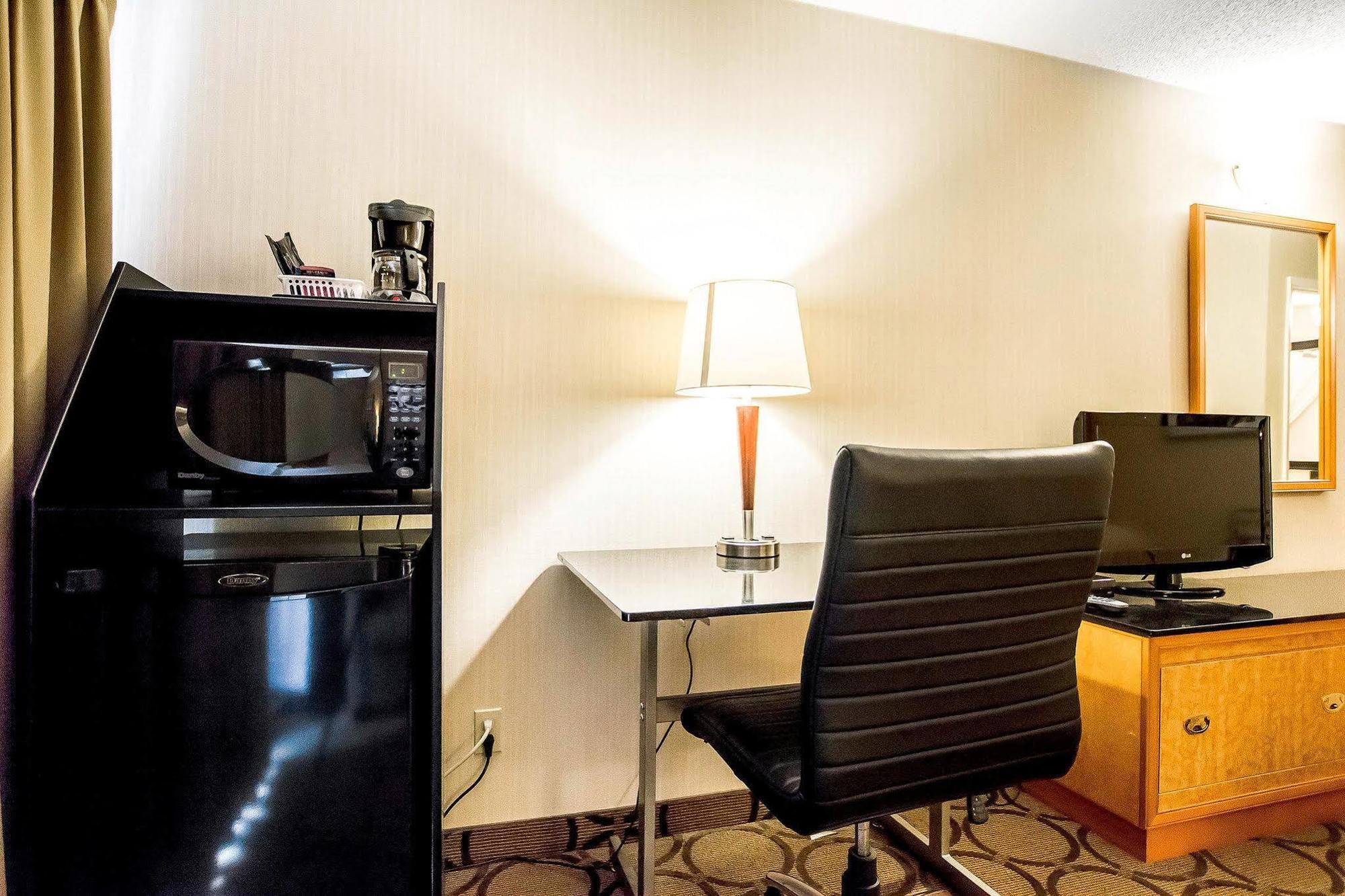 Comfort Inn Kirkland Lake Exteriör bild