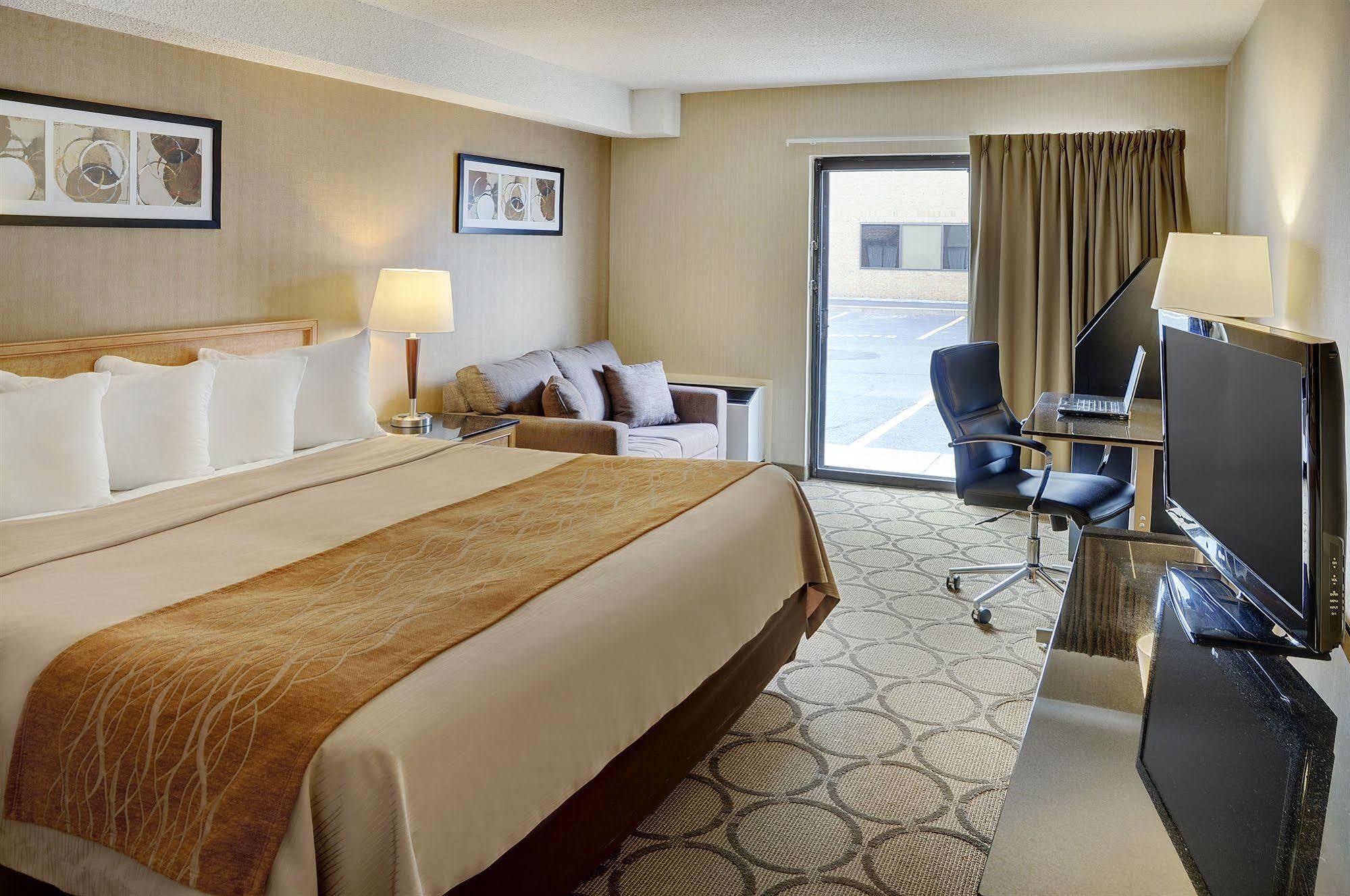 Comfort Inn Kirkland Lake Exteriör bild