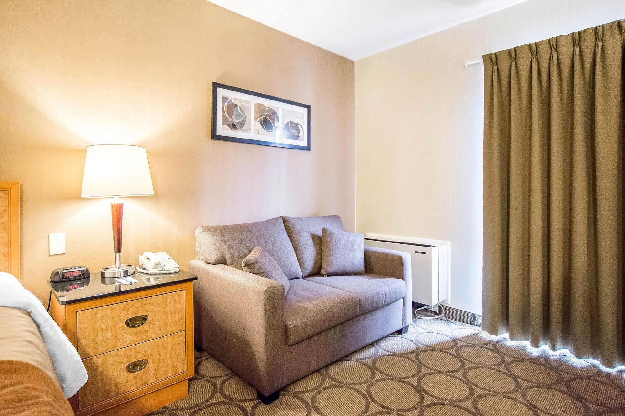Comfort Inn Kirkland Lake Exteriör bild